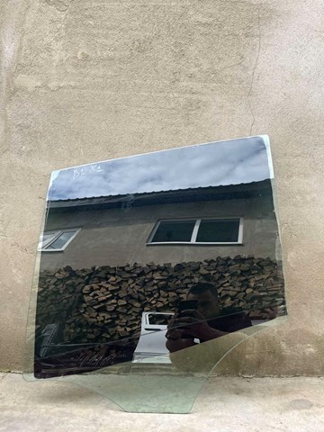 Скло задніх дверей, лівих 51352990299 BMW