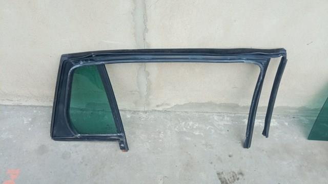Куточок задніх лівих дверей 5J9845209 VAG