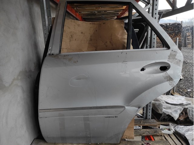 Двері пасажирськи задні ліві A1647300105 MERCEDES