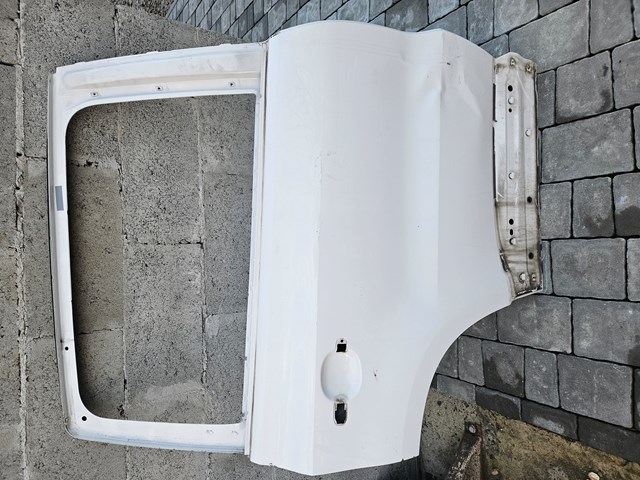 Двері пасажирські задні праві 5N0833056A VAG