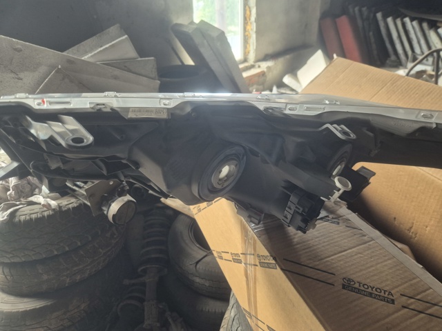 Права блок фара 8113002E71 TOYOTA