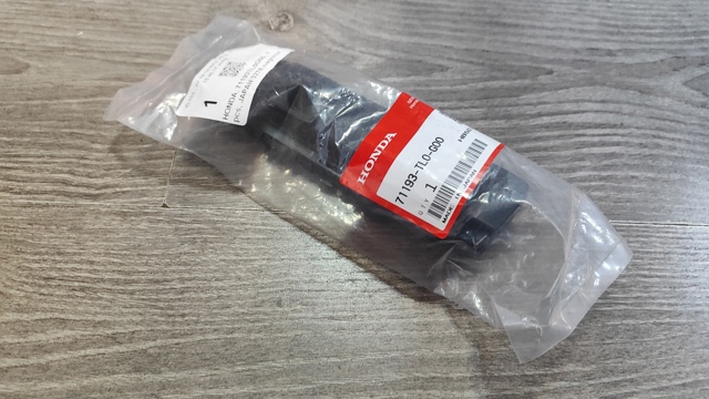 Направляюча переднього бампера, права 71193TL0G00 HONDA