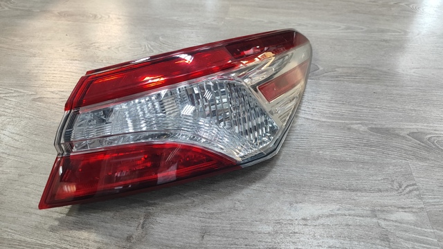 Ліхтар задній правий 8155006720 TOYOTA