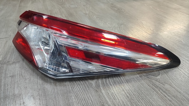 Задні ліхтарі 8155106720 TOYOTA