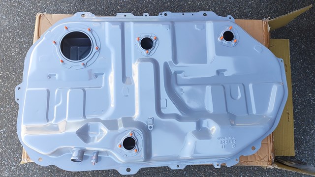 Бензобак MN106272 MITSUBISHI