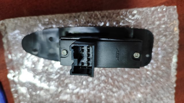 Кнопковий блок керування склопідіймачами передній правий MR792851 КИТАЙ