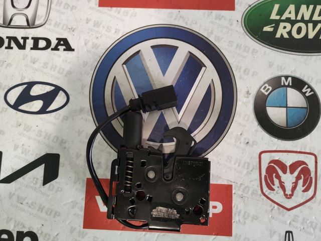 Запор капота (замок і привід замка капота) 4K0823509 MARKET (OEM)