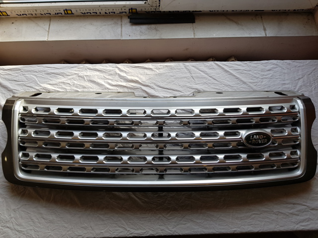 Решітка радіатора LR046750 LAND ROVER