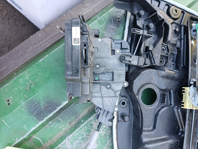 Замок передніх пасажирських дверей A0997202000 MERCEDES