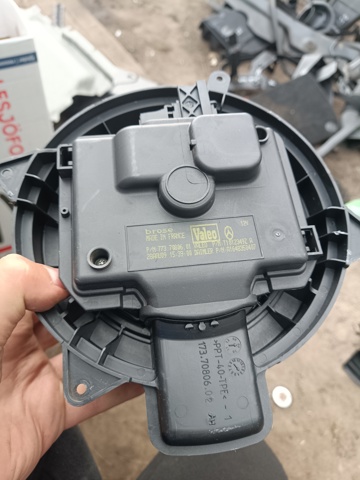 Електромотор пічки A1648350407 MERCEDES