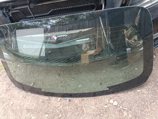 Вікно заднє A2056706100 MERCEDES