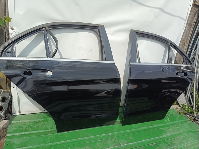 Двері пасажирськи задні ліві A2057300105 MERCEDES