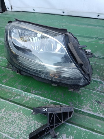 Фара передня права A2058200861 MERCEDES