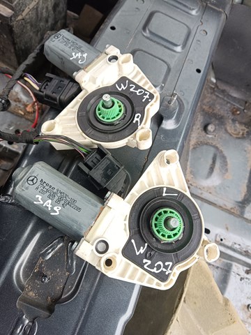 Моторчик склопідйомника двері задніх, лівих A2078200542 MERCEDES