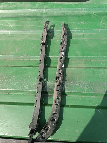 Направляюча заднього бампера, права A2128800430 MERCEDES