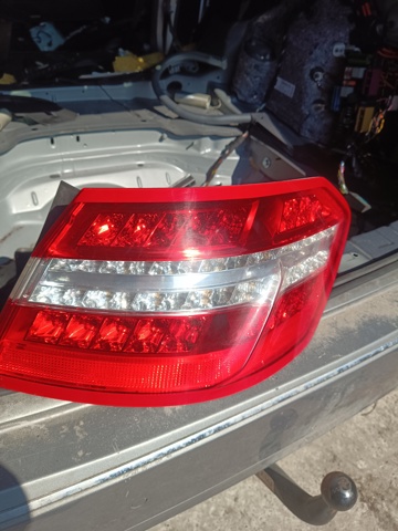 Задній правий зовнішній ліхтар A2129060658 MERCEDES