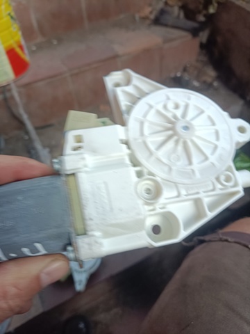 Мотор склопідйомника дверей передніх, правих A2518200842 MERCEDES