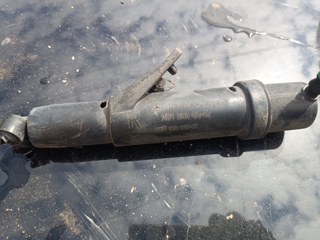 Сопло омивача фари передньої, правої A2518600647 MERCEDES