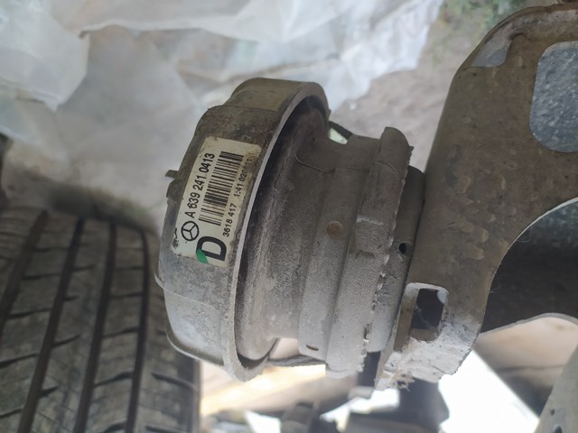 Подушка двигуна передня A6392410413 MERCEDES