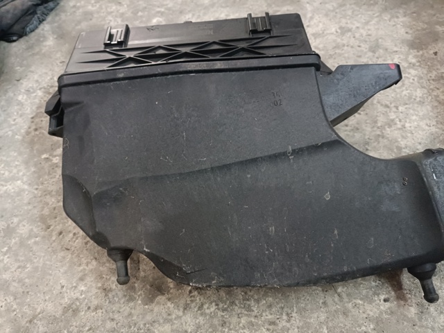 Корпус повітряного фільтра, правий A6420903601 MERCEDES