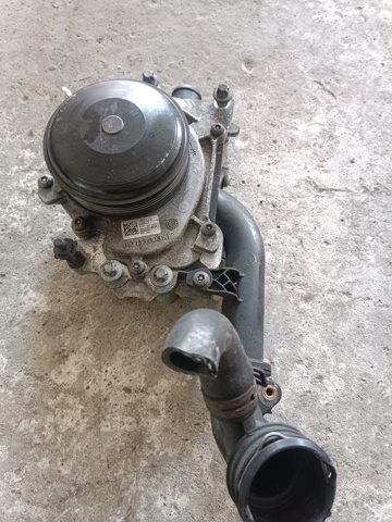 Насос системи охолодження A6512007701 MERCEDES
