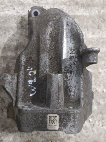Кронштейн подушки (опори) двигуна, лівої A6512230004 MERCEDES