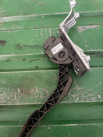 Підаль газу AH229F836AB LAND ROVER