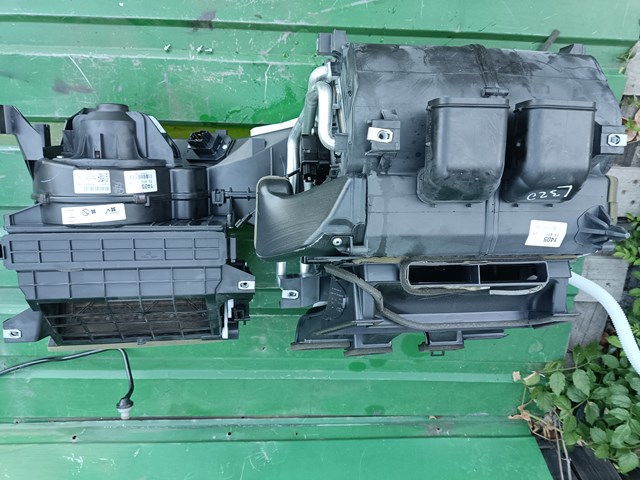 Корпус вентилятора пічки (опалювача салону), в зборі CH2218C424BE LAND ROVER