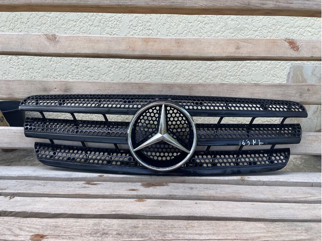 Решітка радіатора 1638800185 MERCEDES