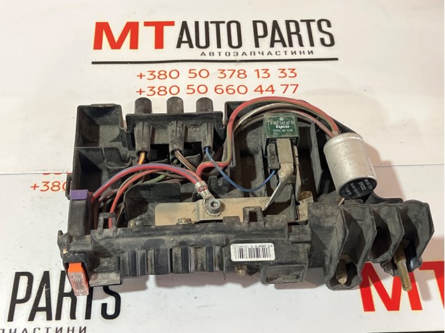 Коробка запобіжників 2215401250 MERCEDES