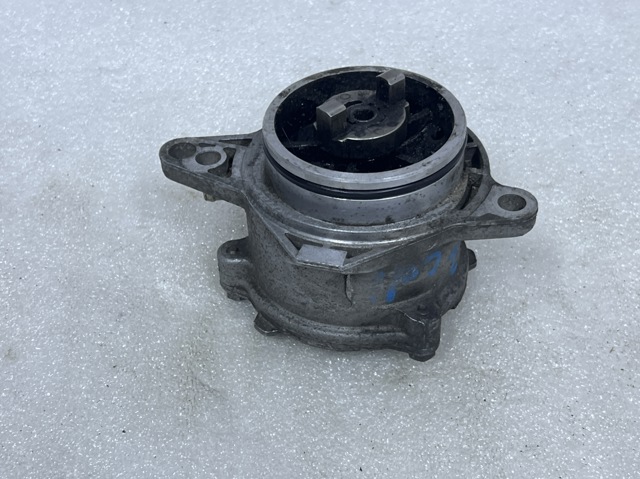 Насос вакуумний 2249939 BMW