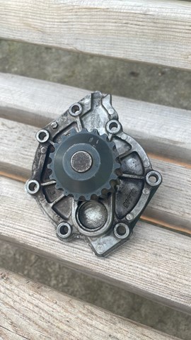 Помпа охолодження 31368420 VOLVO