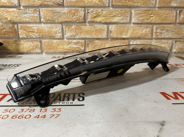 Габарит-показник повороту в бампері, правий 4L0941062C VAG