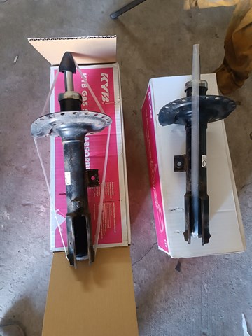 Стійка передня права 4060A660 MITSUBISHI