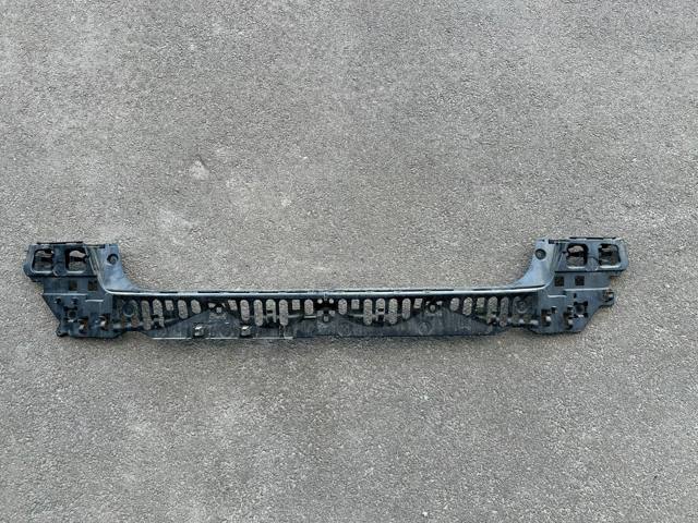 Кронштейн бампера заднього, центральний 51127357144 BMW