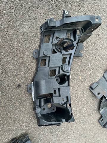 Кронштейн бампера заднього, правий 51127420666 BMW