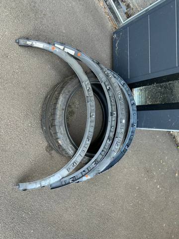 Молдинг арки крила переднього, правий 51779478304 BMW