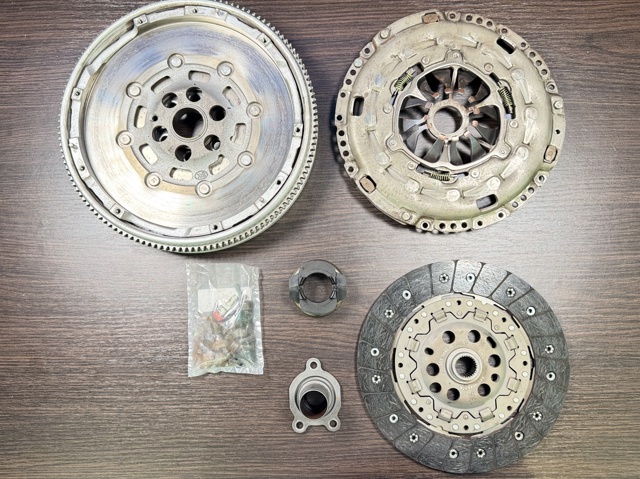 Комплект зчеплення  03L141015P VAG