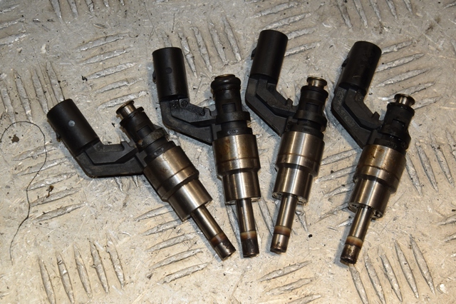 Форсунка вприску палива 0261500016 VAG