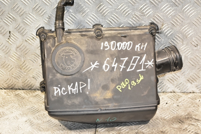 Кришка двигуна декоративна 028129037B VAG