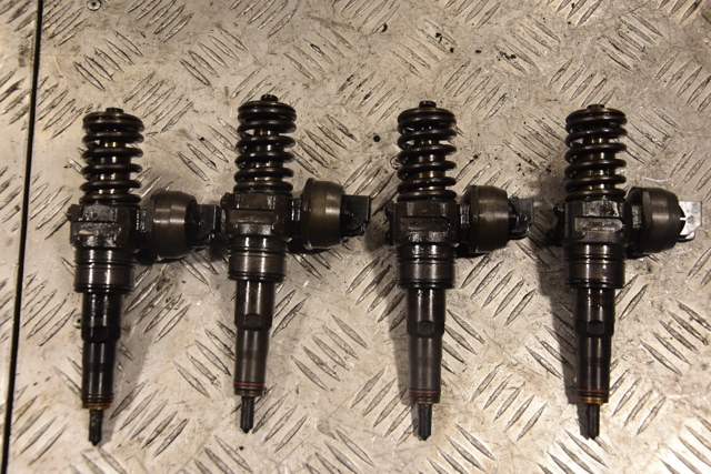 Форсунки електромагнітні 038130073BQ VAG