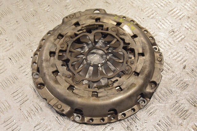 Корзина диска зчеплення 038141117L VAG