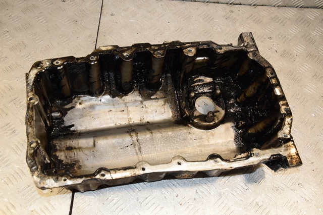 Піддон масляний картера двигуна 03G103603AF VAG