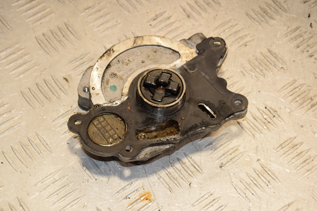 Насос вакуумний 03L100D VAG