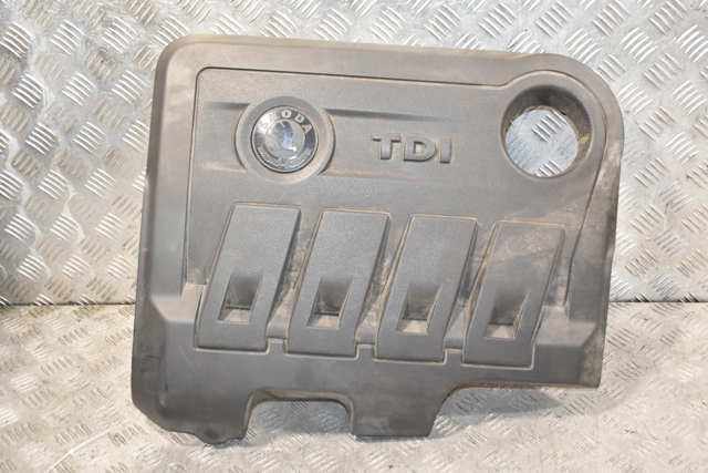 Кришка двигуна декоративна 03L103925AA VAG
