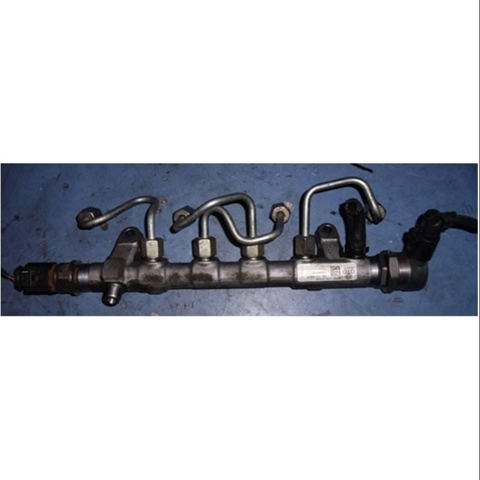 Рампа форсунок системи упорскування палива 03L130089P VAG