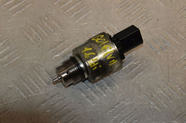Регулятор тиску палива в паливній рейці 03L130764A VAG