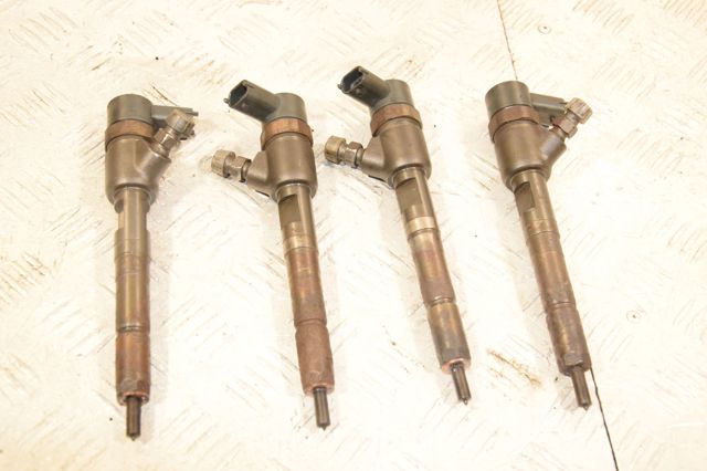 Форсунка паливна 0445110326 OPEL