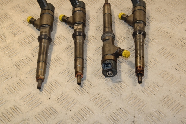 Форсунка паливна 0445110418 IVECO