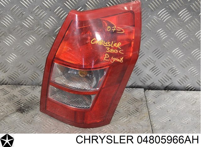 Ліхтар задній правий 04805966AH CHRYSLER